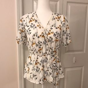 Short sleeve floral blouse